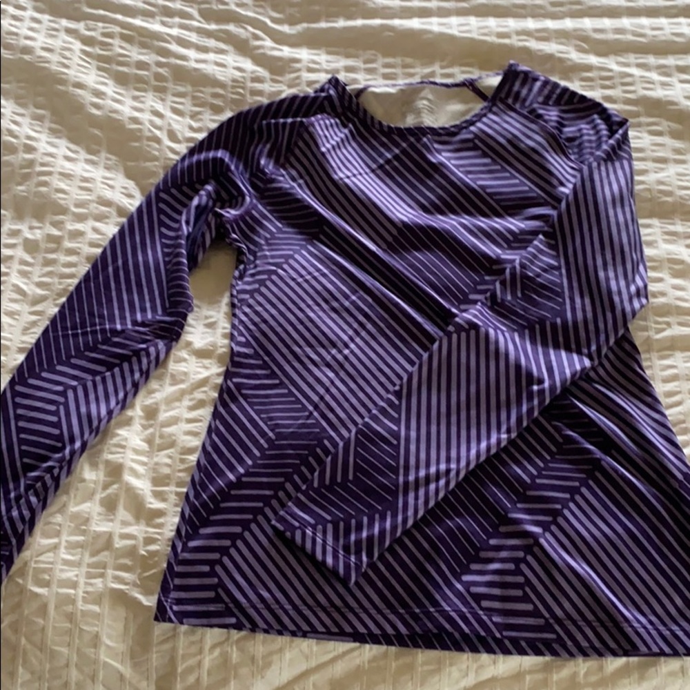 Quick dry long sleeve top. Great for outdoor runs